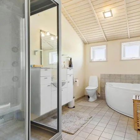 Casa vacanze 1472-aakirkeby-sjostauan-5-a